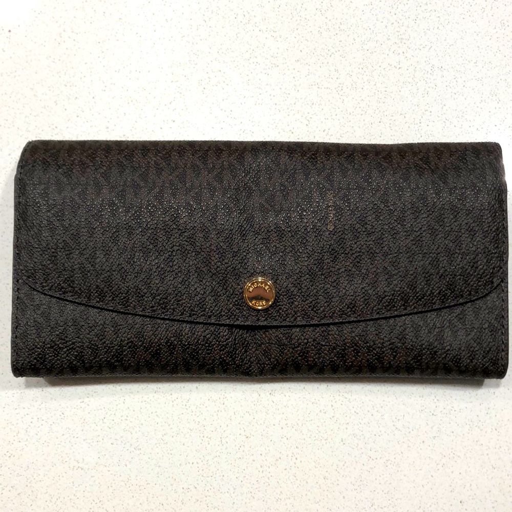 Michael Kors Wallet (w/ small wallet chain purse)